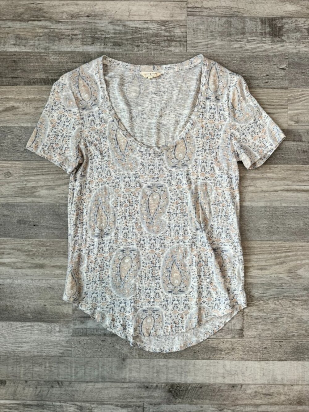 Lucky Brand White Paisley Pattern Scoop Neck Short Sleeve Top Size Small M33